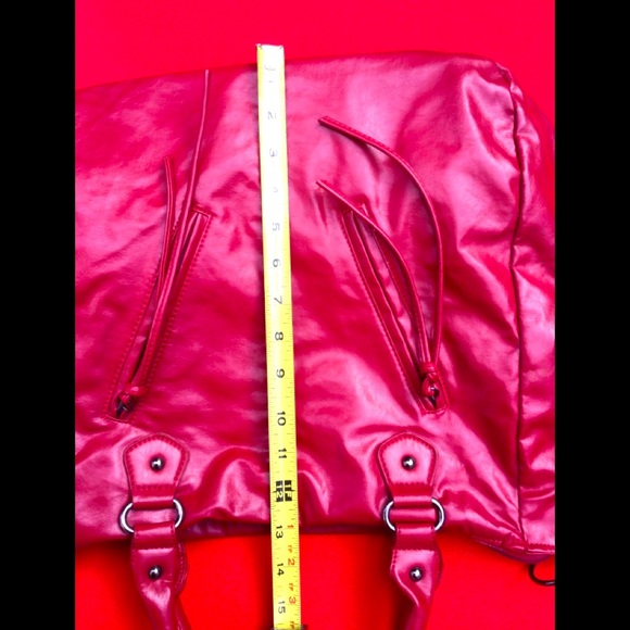 RED VEGAN LEATHER TOTE BAG - Picture 8 of 9